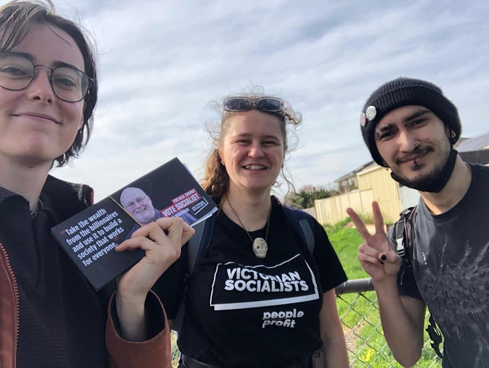 VS volunteers on a doorknock