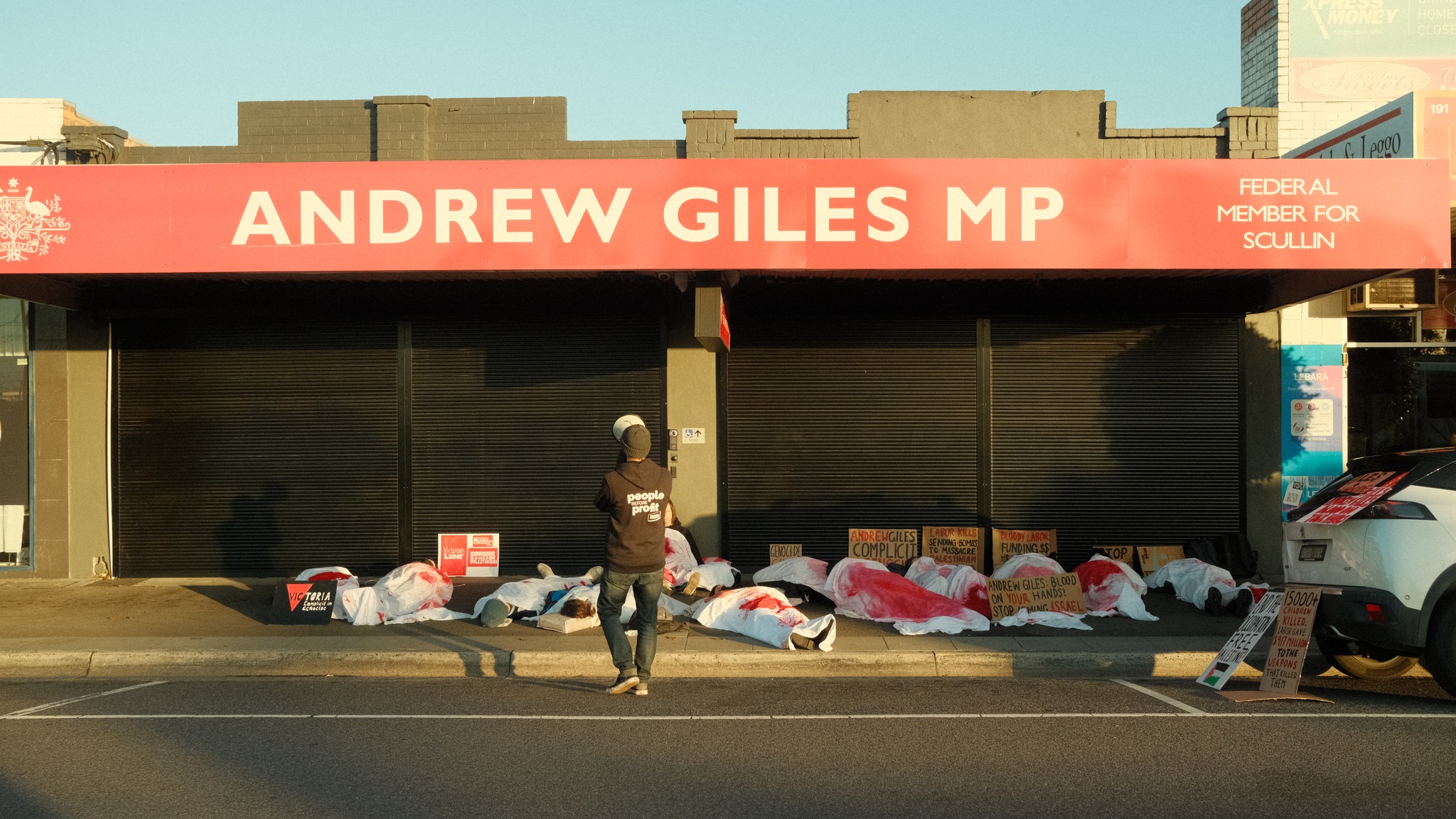 VS Members protesting Labor